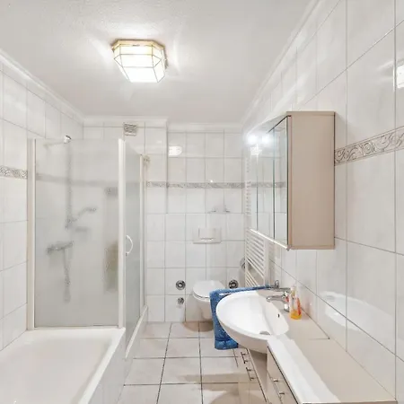 Komfortable Ferienwohnung Im Herzen Des Kurorts Mit Naehe Zum Strand Fuer Gemeinsamen Urlaub شقة