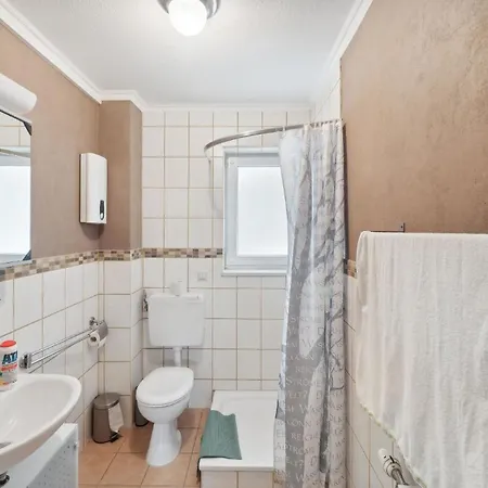 Komfortable Ferienwohnung Im Herzen Des Kurorts Mit Naehe Zum Strand Fuer Gemeinsamen Urlaub